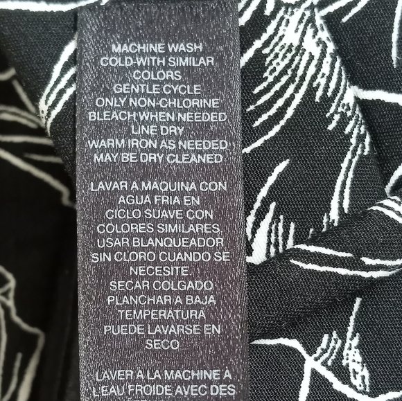 White House Black Market Cropped Flare Pants. EUC. Size 00. - Picture 5 of 9